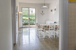 Dining - M080 - Marcelli, three-room apartment with garden at Residence MareVerde (Marcelli)