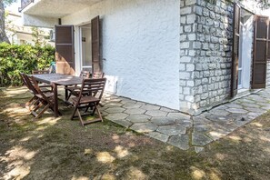 Outdoor dining - M080 - Marcelli, three-room apartment with garden at Residence MareVerde (Marcelli)