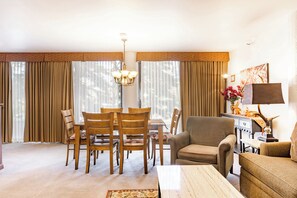 Smart TV, lareira, DVD player