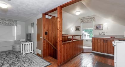 Beautiful Historic Cottage, Hideaway