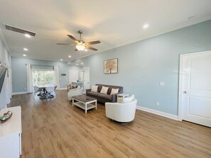 TV - Fabulous 4 bedroom house in North Myrtle Beach (North Myrtle Beach)