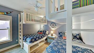 4 Schlafzimmer, Schreibtisch, Bügeleisen/Bügelbrett, Reisekinderbett