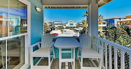 Luxe Beach House I Ocean Views I Private Neighborhood Beach Access