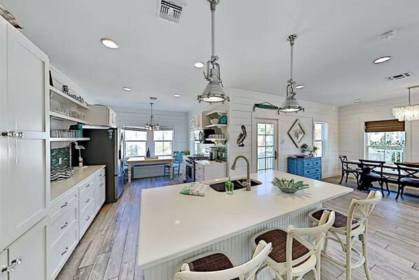 Fridge, microwave, oven, stovetop - Luxe Beach House I Ocean Views I Private Neighborhood Beach Access (Port Aransas)