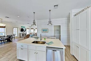 Interior - Luxe Beach House I Ocean Views I Private Neighborhood Beach Access/Pool (Port Aransas)