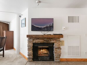 Interior - Silver King 216 | 150 Yards to Lifts | Fireplace | Kitchen | Pool & Hot Tub (Park City)