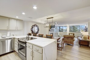 Interior - Silver King Condo With In-Unit Private Hot Tub! Walk to Lifts - 150 Yards! (Park City)