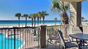 公寓式客房, 多张床, 阳台, 海滩景观 (#201 - No Pets) | 住宿场地