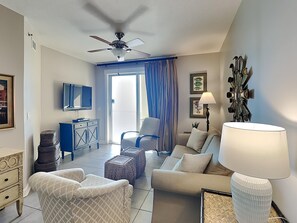 Living area - Grand Panama Beach Resort by Resort Collection (Panama City Beach)
