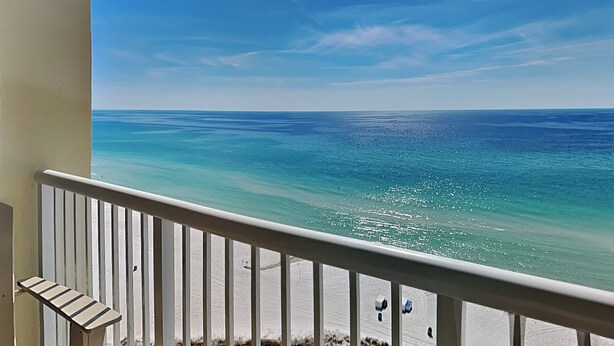 A balcony with a view of the ocean.