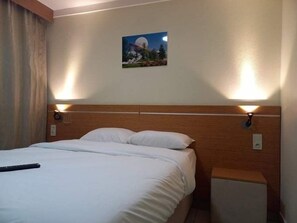 Standard Double Room | Free WiFi - astral (Poitiers)