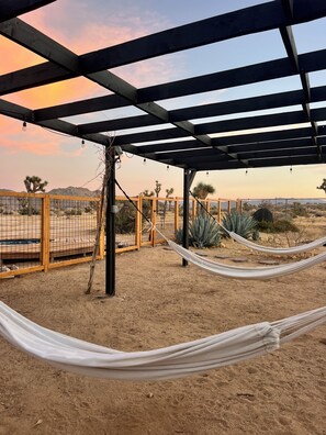 Property grounds - haeven: 5 acres, wild nature, plunge tubs, yoga studio, sauna + (Yucca Valley)