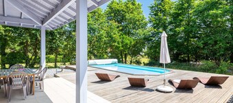 Villa Avec Piscine Chauffée au Calme