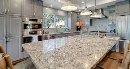 4000 sq ft Lakeside Escape Near Yosemite With Private Dock and Lake Access