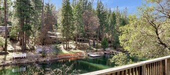 4000 sq ft Lakeside Escape Near Yosemite With Private Dock and Lake Access