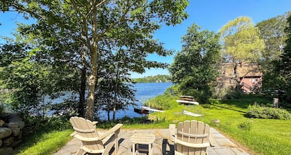 WINTER 2025 PROMO -Lakefront 2 Bed / 3 bath + Extra Bed off of living room