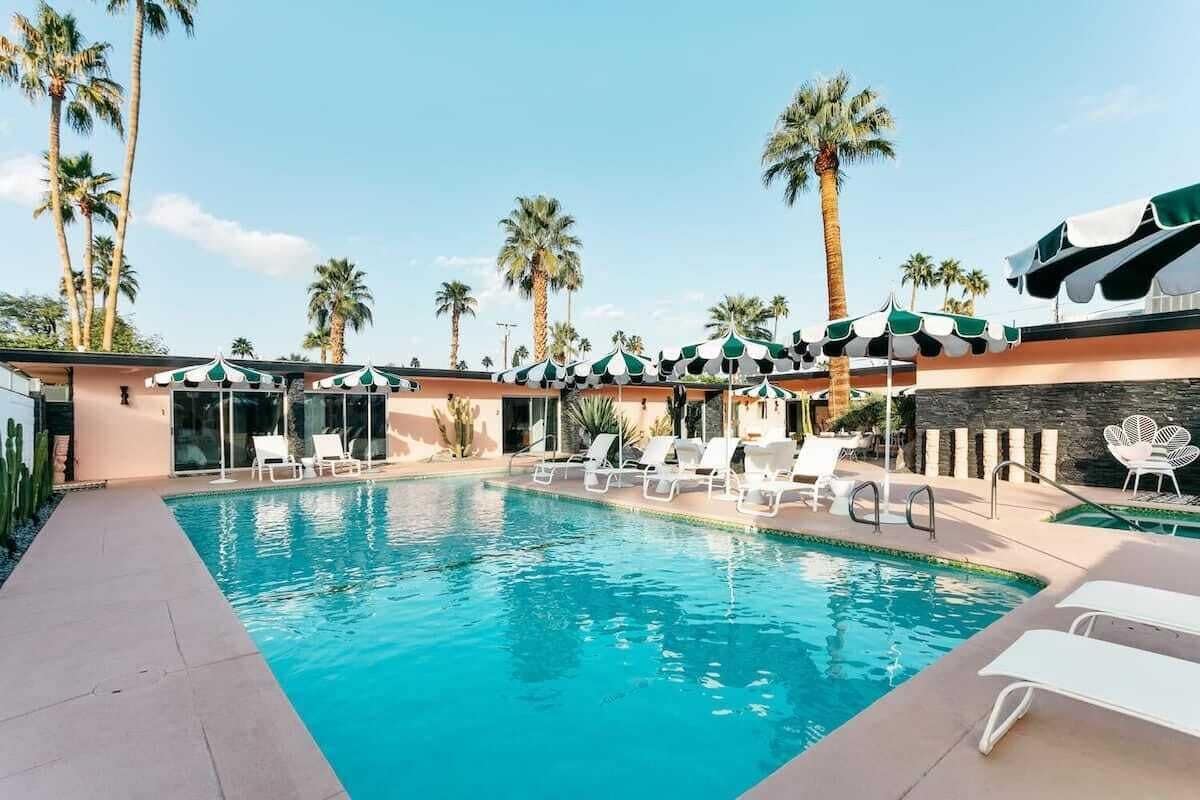 Outdoor pool, pool umbrellas, sun loungers