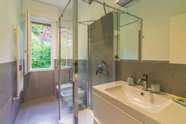 Shower, hair dryer, bidet, shampoo