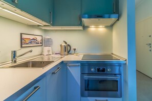 Kjøleskap, mikrobølgeovn, ovn og oppvaskmaskin