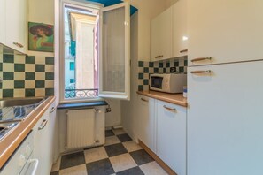 Geladeira, micro-ondas, lava-louças, torradeira
