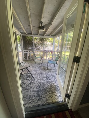 Interior - Beautiful bungalow 10 min to downtown 25 min to Tybee. (Savannah)