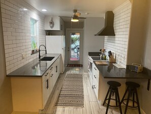 Fridge, oven, stovetop, dishwasher