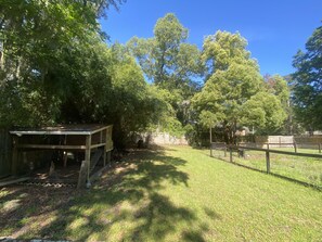 Property grounds - Beautiful bungalow 10 min to downtown 25 min to Tybee. (Savannah)