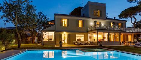 Villa | 5 bedrooms, WiFi