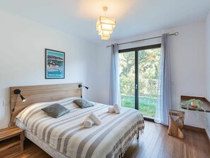 3 quartos, berço de viagem, Wi-Fi de cortesia, roupa de cama