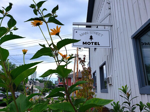 Exterior - Main Street Motel (Bar Harbor)
