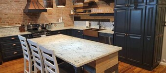 Designer 2 Bedroom Loft on Main Street in Florence