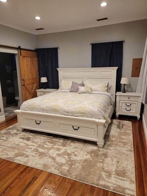 2 bedrooms, iron/ironing board, WiFi, bed sheets