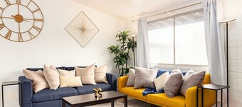 Sunny Modern 2BR Townhome in Tucson | Laundry