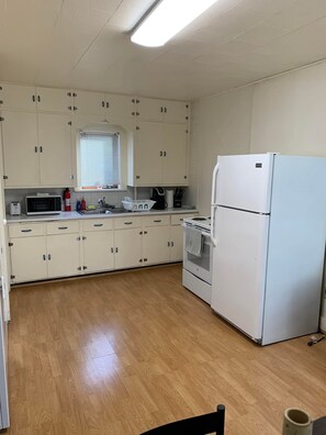 Private kitchen - Cozy 3-bedroom house for your family to enjoy and relax (Wausau)