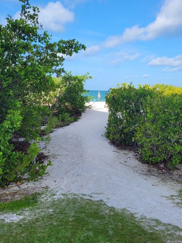 Veteran Owned Beachfront, Sleeps 4.