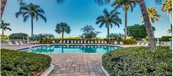 Veteran Owned Beachfront, Sleeps 4.