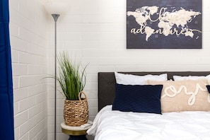 2 habitaciones, tabla de planchar con plancha, wifi y ropa de cama