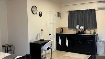 Basic Studio | Living area | 43-inch Smart TV with cable channels, TV