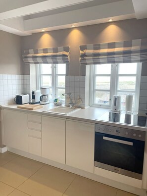 Réfrigérateur, four, plaque de cuisson, lave-vaisselle