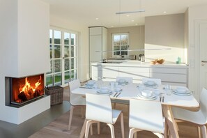 Unclassified image, 5 of 20, button