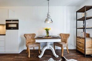 Unclassified image, 3 of 10, button