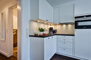 Unclassified image, 4 of 10, button