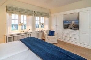 4 soverom, safe på rommet, skrivebord og strykejern/-brett