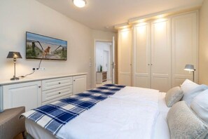 4 slaapkamers, een kluis op de kamer, een bureau