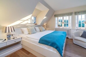4 habitaciones, caja de seguridad en la habitación y escritorio 
