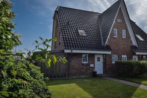 Unclassified image, 5 of 17, button