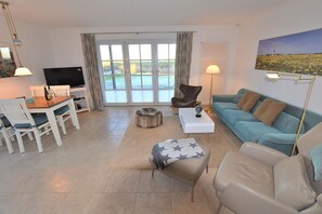 Unclassified image, 4 of 17, button