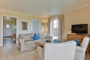 TV, lettore DVD, impianto stereo