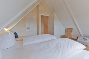4 bedrooms, iron/ironing board, WiFi