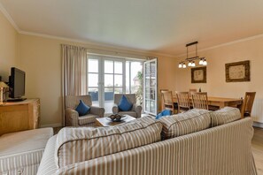 TV, lettore DVD, impianto stereo